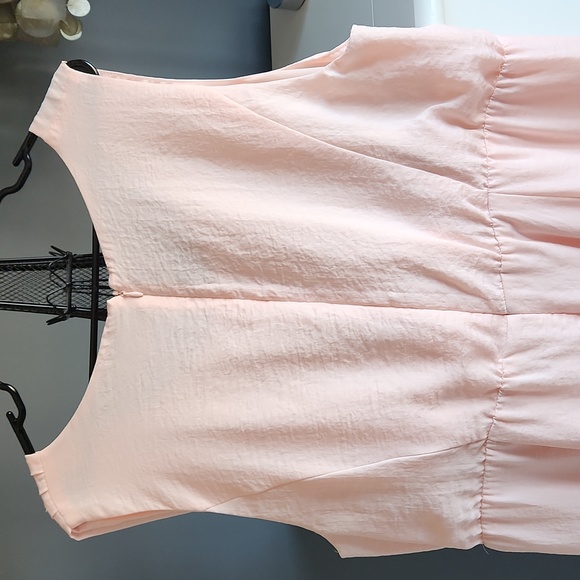 Beautiful soft pink dress! - Picture 5 of 10